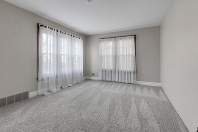 1419 Jenkinson Ct, Waukegan, IL 60085 - photo 3