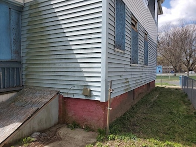 15 Kenyon St, Springfield, MA 01109 - photo 7