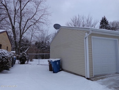 556 Netherfield St NW, Comstock Park, MI 49321 - photo 2