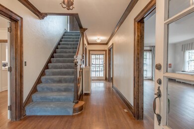 Center hall staircase