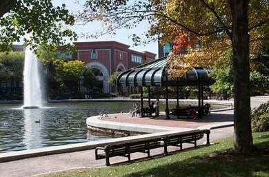 Thomas Graves Landing unit PH8, Cambridge, MA 02141 - photo 4