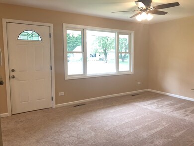 69 Sparrow Rd, Carpentersville, IL 60110 - photo 5