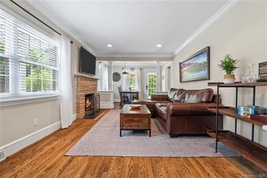 Open format family room, flows into dining area an