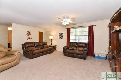 All blinds remain! Large great room.