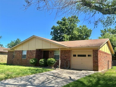 1502 Patricia Dr, Gainesville, TX 76240 - photo 2