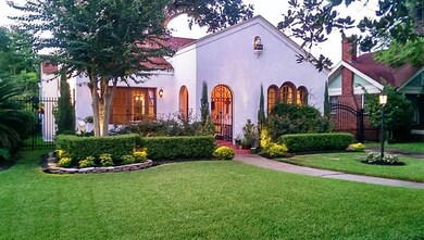 1618 Colquitt St, Houston, TX 77006 - photo 2