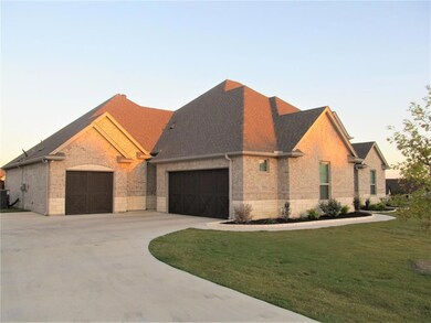2012 Vanderbilt Dr, Weatherford, TX 76088 - photo 2