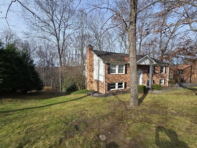 1508 Round Hill Rd, Oak Hill, WV 25901 - photo 2
