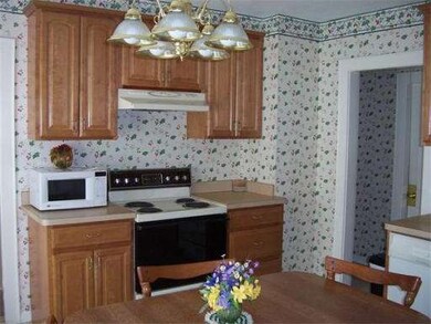 21 Sitnik Ave, Chicopee, MA 01013 - photo 4