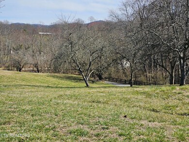 516 S 34th St, Middlesboro, KY 40965 - photo 4