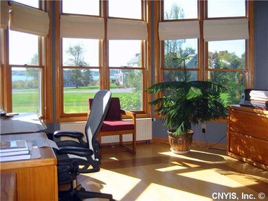 Studio/Study/Office. Situated off the Foyer - 2 la