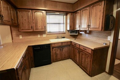 1812 E Bankhead Dr, Weatherford, TX 76086 - photo 4