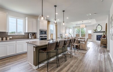 Bright kitchen *Photos of furnished model. Not act