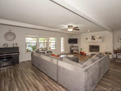 3008 E Memphis St, Broken Arrow, OK 74014 - photo 2