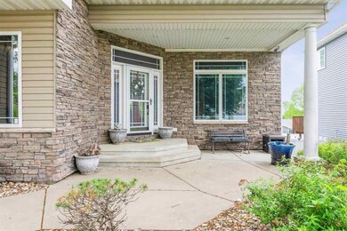 3359 Falcon Dr NE, Cedar Rapids, IA 52402 - photo 2