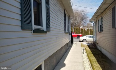 817 Iron St, Lehighton, PA 18235 - photo 3