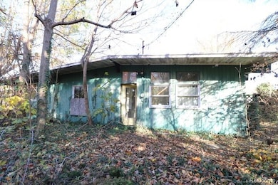 1741 Carmanbrook Pkwy, Flint, MI 48507 - photo 3