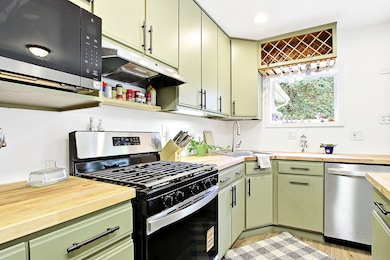 35647 N Grove Ave, Ingleside, IL 60041 - photo 7