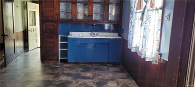 EAT IN KITCHEN