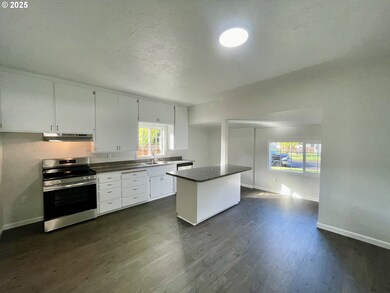 1039 Chestnut Ave, Cottage Grove, OR 97424 - photo 6