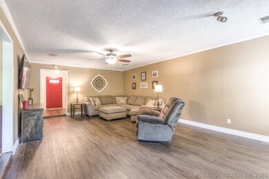 230 E Beech St, Skiatook, OK 74070 - photo 7