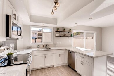 6005 N Granite Reef Rd-large-005-1-Kitch