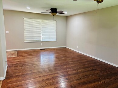 606 NW J St, Bentonville, AR 72712 - photo 4