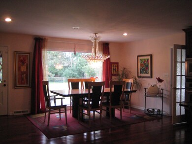DINING ROOM/ GREAT ROOM 20' X 28'