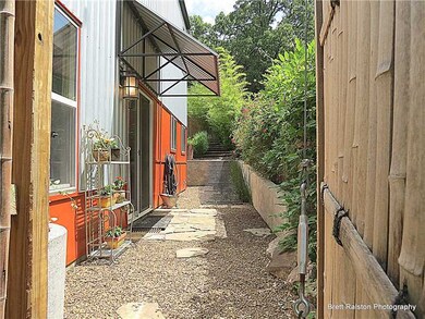 322 E Huntsville Rd unit B, Fayetteville, AR 72701 - photo 3