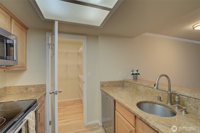14779 NE 32nd St unit A302, Bellevue, WA 98007 - photo 2