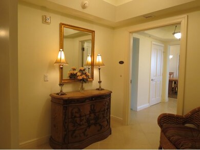 Private Foyer Entrance to 904