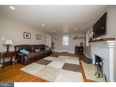 209 Hazel Ave, Folsom, PA 19033 - photo 6