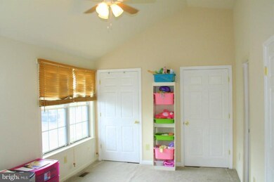 13864 Laura Ratcliff Ct, Centreville, VA 20121 - photo 2