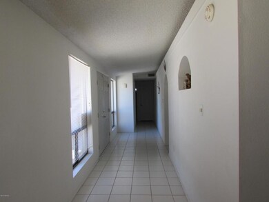 Bright Open Entry Hall Wau