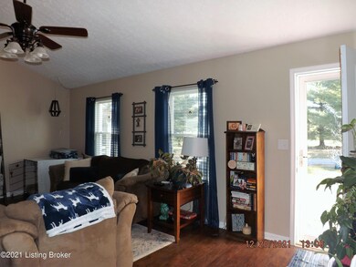 8203 Cortland Dr, Louisville, KY 40228 - photo 6