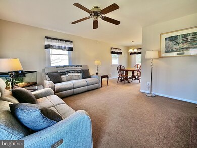 1102 Brookwood Ln, Secane, PA 19018 - photo 4