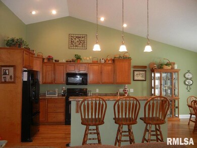 2811 W 63rd St, Davenport, IA 52806 - photo 5