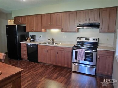 Refaced cabinets in 2004, pantry, all appliances s