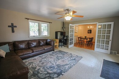 2517 Falcon Dr NE, Cedar Rapids, IA 52402 - photo 3