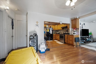 412 Maple Ct, Toppenish, WA 98948 - photo 2