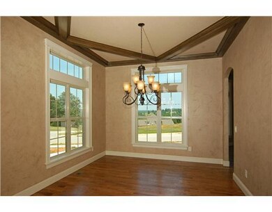 Dining Room. DIAMOND WOOD BEAM CEILING TREATMENT