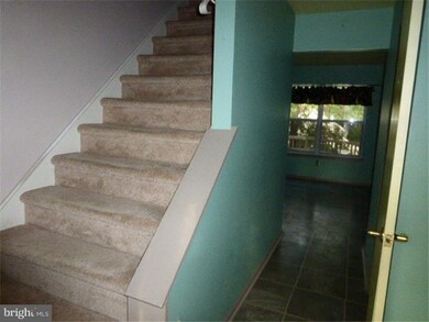 452 Dorchester Ln, Perkasie, PA 18944 - photo 2