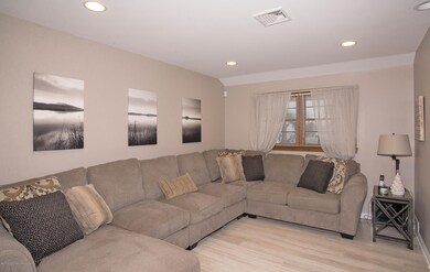 _RMJ3131 family room