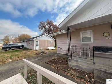 211 S Windsor St, Windsor, MO 65360 - photo 3
