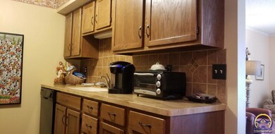 5633 SW Foxcroft Cir S unit 204, Topeka, KS 66614 - photo 3
