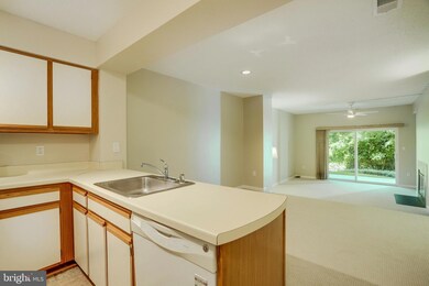 18136 Windsor Hill Dr, Olney, MD 20832 - photo 3