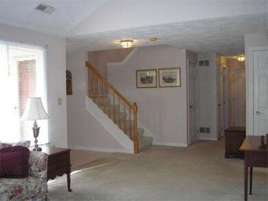 138 Brickett Hill Cir, Haverhill, MA 01830 - photo 4