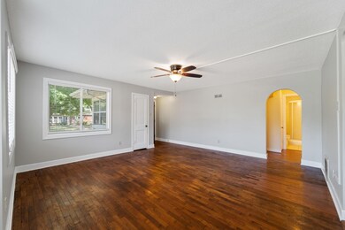 Living room : Arch way
