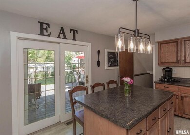 4126 Warren St, Davenport, IA 52806 - photo 4