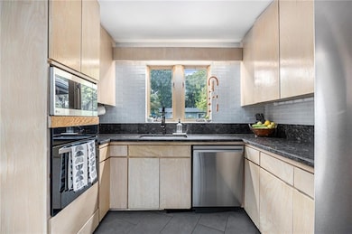 9619 W 57th Place, Shawnee, KS 66203 - photo 7